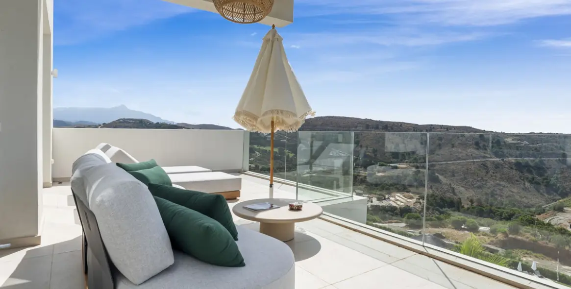 Sale of penthouse in Benahavís 12