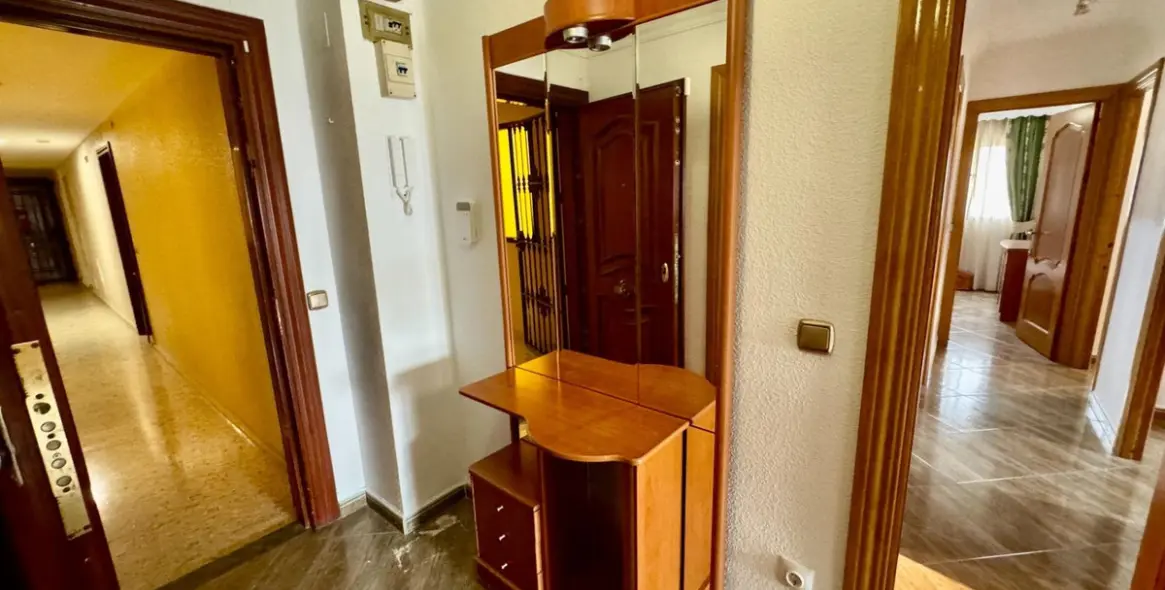 Venta de apartamento en planta media en Málaga 2