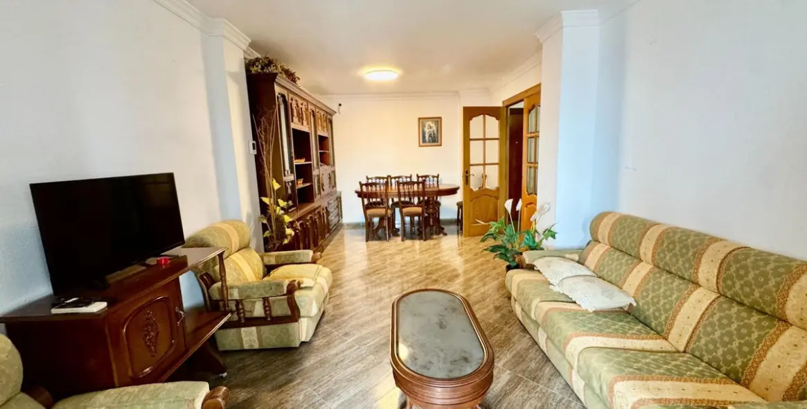 Sale of middle floor apartment in Málaga 23