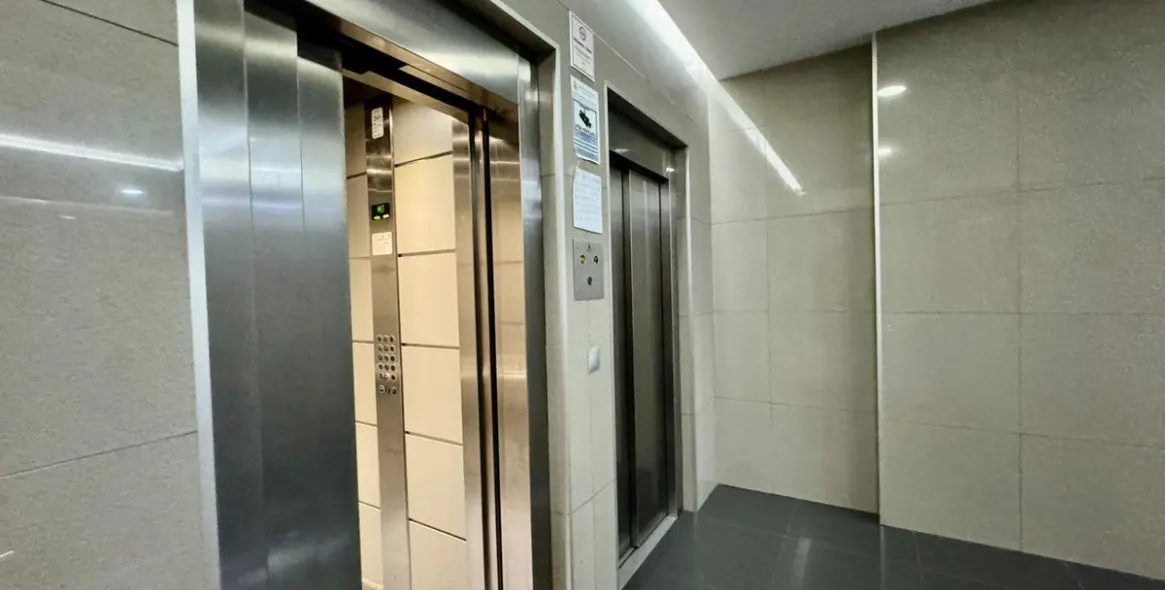 Sale of middle floor apartment in Málaga 25