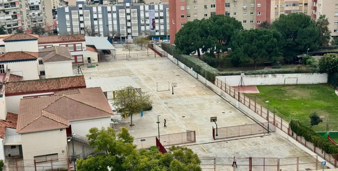 Sale of middle floor apartment in Málaga 26