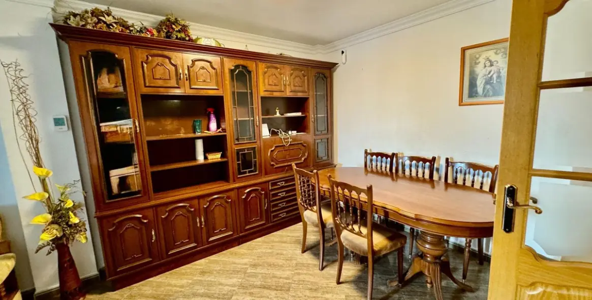 Sale of middle floor apartment in Málaga 27