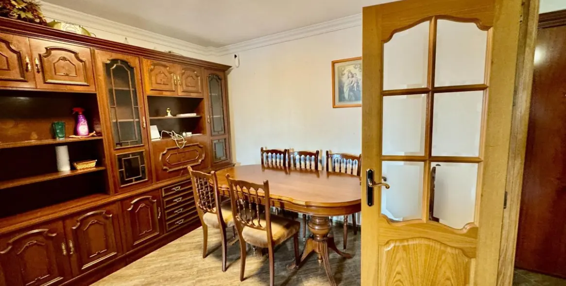 Sale of middle floor apartment in Málaga 29