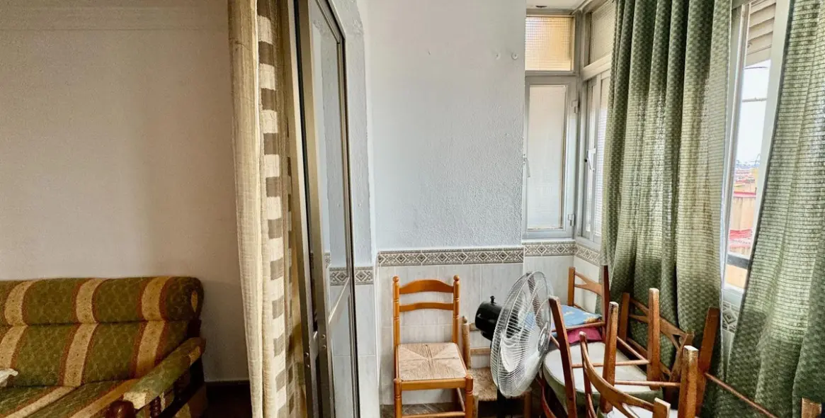 Sale of middle floor apartment in Málaga 30