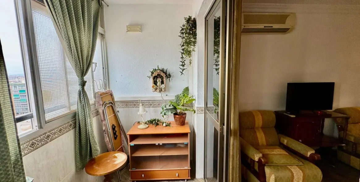 Sale of middle floor apartment in Málaga 31
