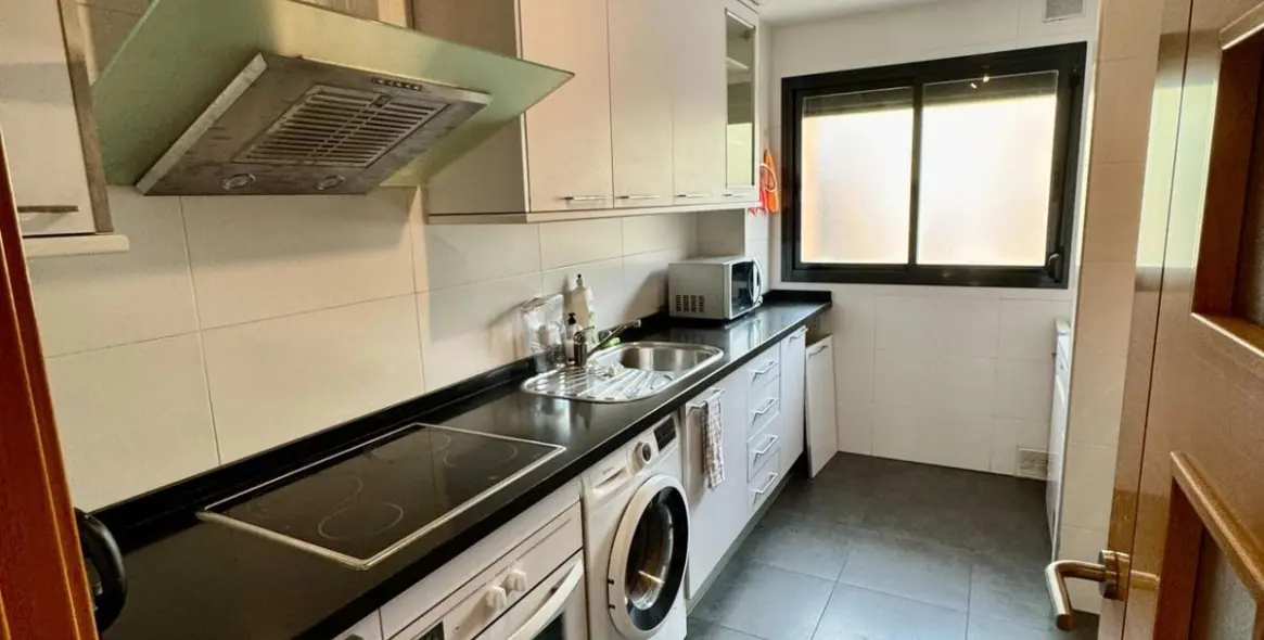 Sale of middle floor apartment in Torremolinos Centro 4