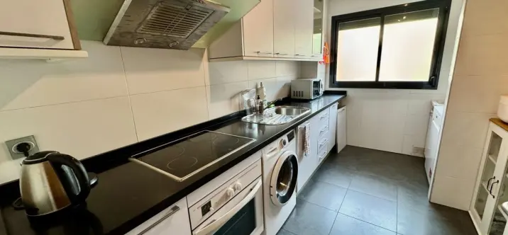 Sale of middle floor apartment in Torremolinos Centro 4