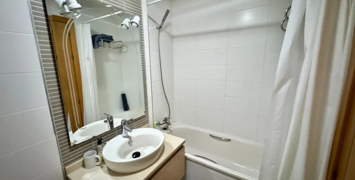 Sale of middle floor apartment in Torremolinos Centro 16