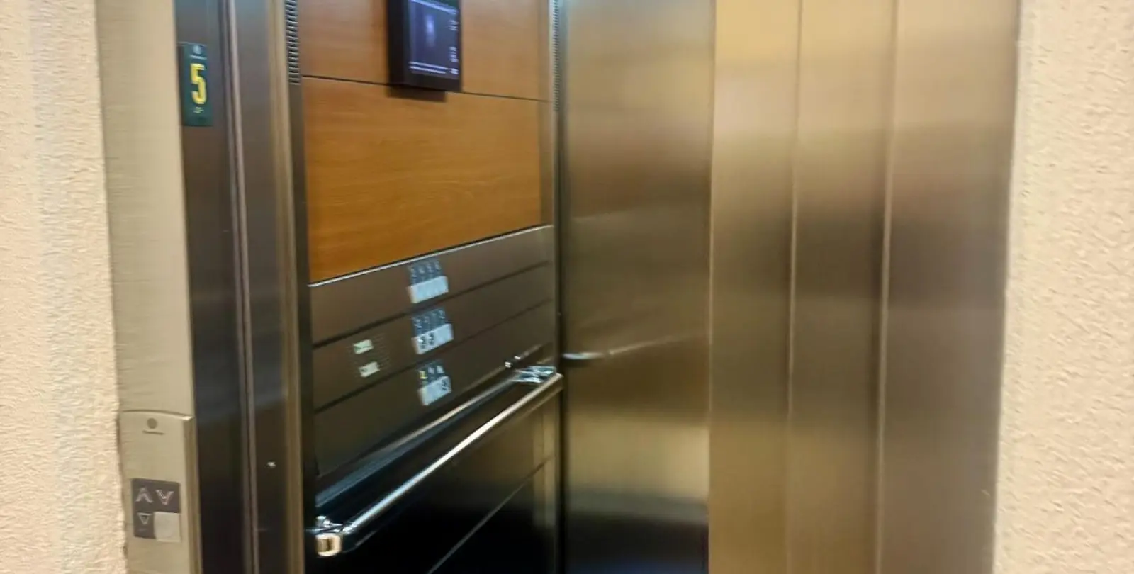 Sale of middle floor apartment in Torremolinos Centro 30