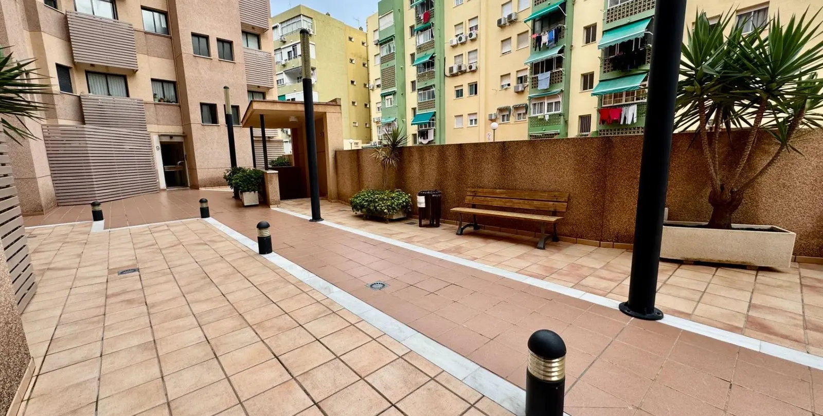 Sale of middle floor apartment in Torremolinos Centro 32