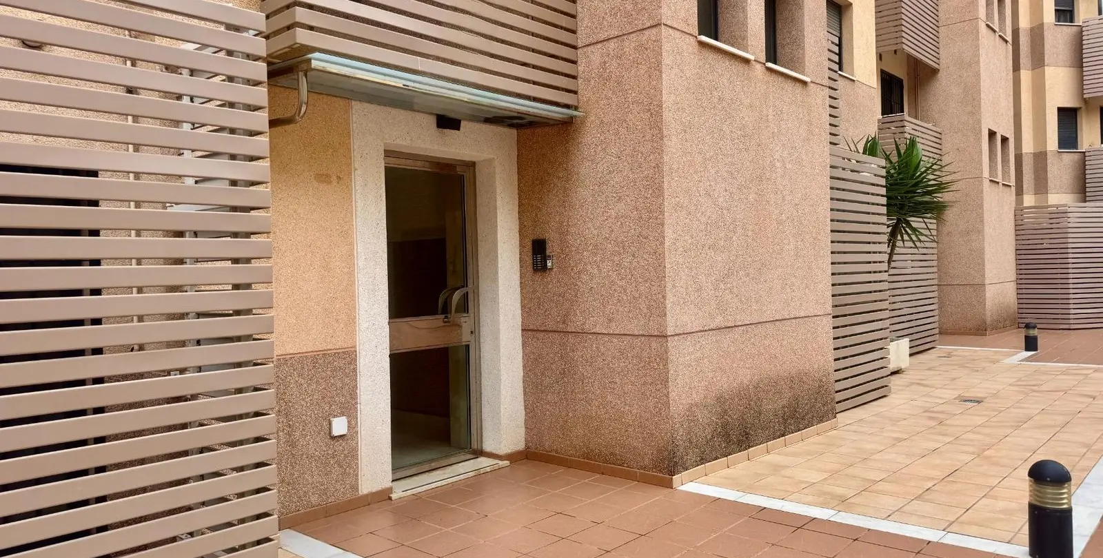 Sale of middle floor apartment in Torremolinos Centro 35