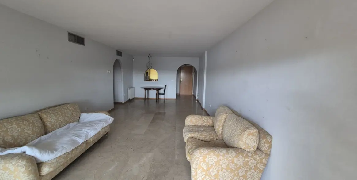 Sale of middle floor apartment in Guadalmina Alta 1