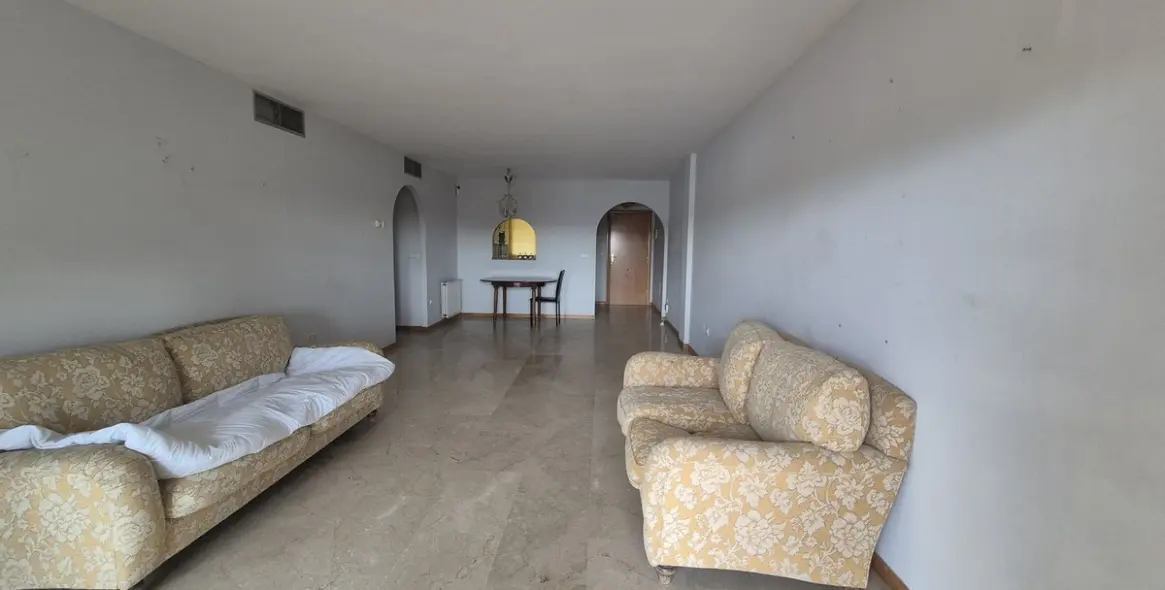 Sale of middle floor apartment in Guadalmina Alta 4