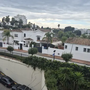 Sale of middle floor apartment in Guadalmina Alta