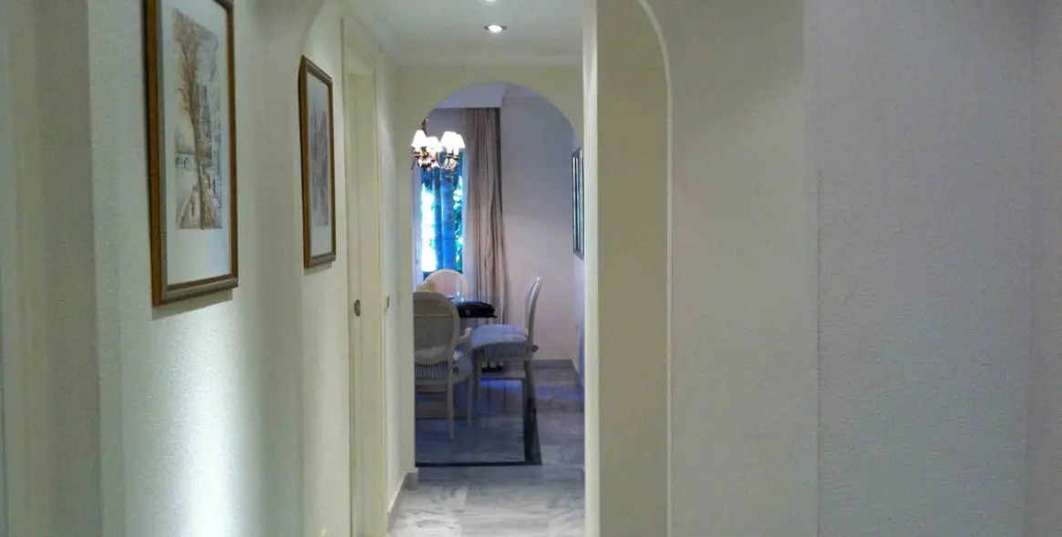 Sale of middle floor apartment in Guadalmina Alta 8