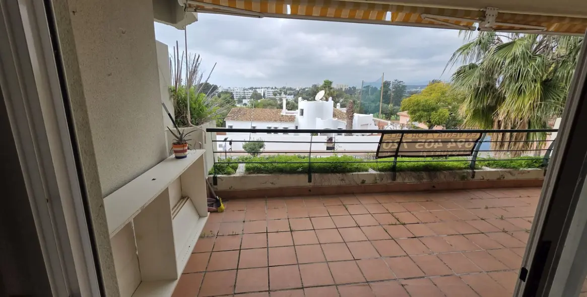 Sale of middle floor apartment in Guadalmina Alta 10