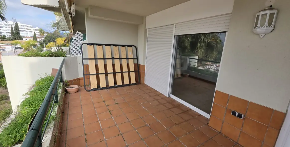 Sale of middle floor apartment in Guadalmina Alta 13