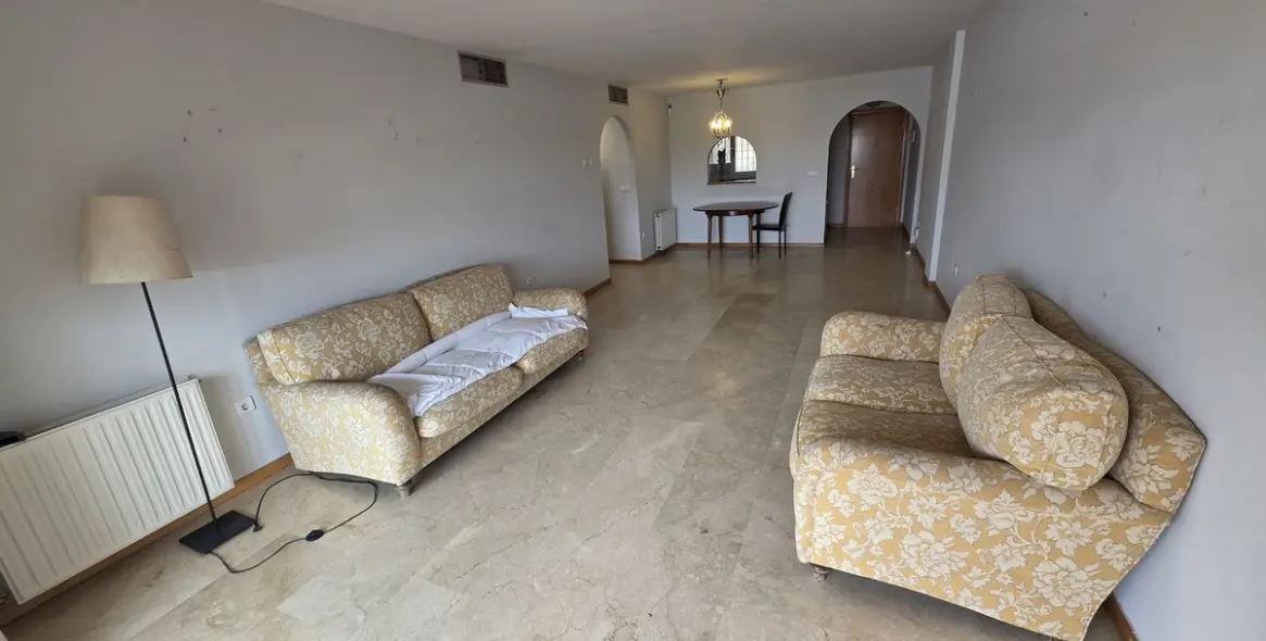 Sale of middle floor apartment in Guadalmina Alta 17