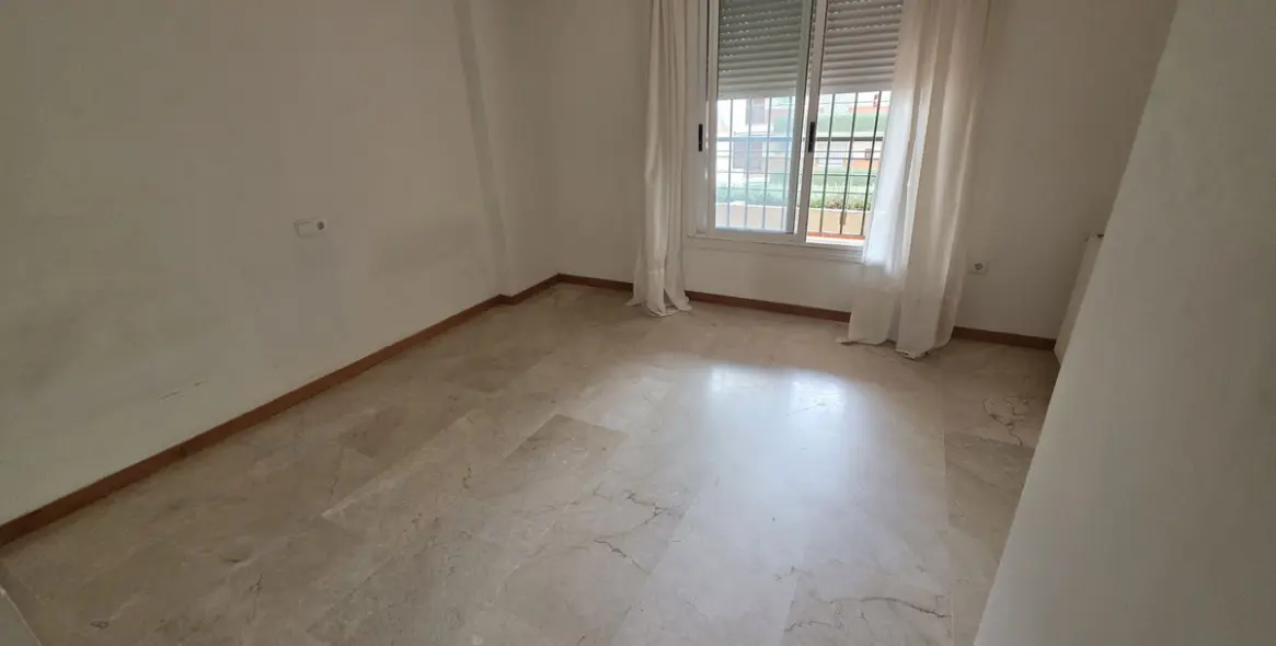Sale of middle floor apartment in Guadalmina Alta 21