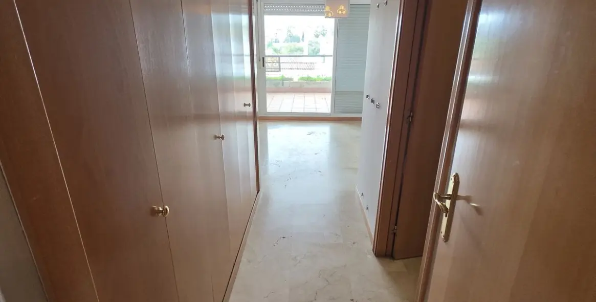 Sale of middle floor apartment in Guadalmina Alta 23