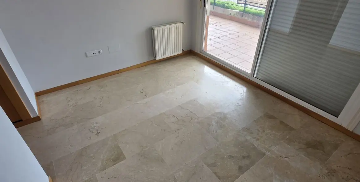 Sale of middle floor apartment in Guadalmina Alta 26