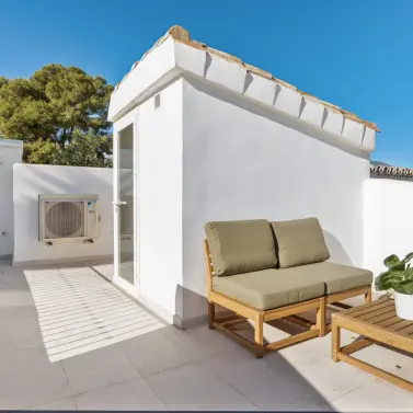 Sale of middle floor apartment in Nueva Andalucía