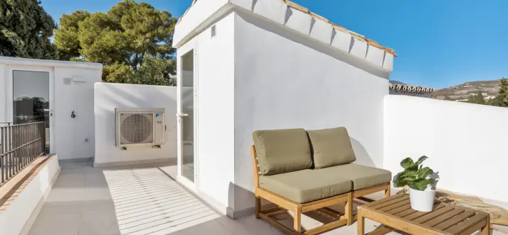 Sale of middle floor apartment in Nueva Andalucía 1