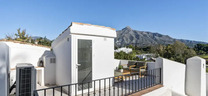 Sale of middle floor apartment in Nueva Andalucía 2