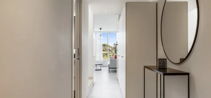 Sale of middle floor apartment in Nueva Andalucía 3