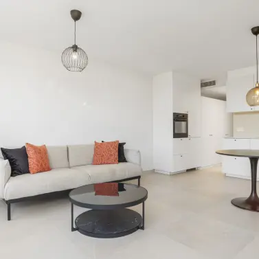 Sale of middle floor apartment in Nueva Andalucía