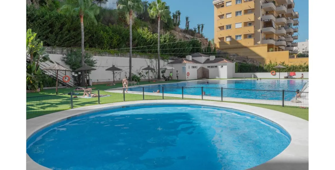 Продажа апартаментов на среднем этаже в Estepona 2