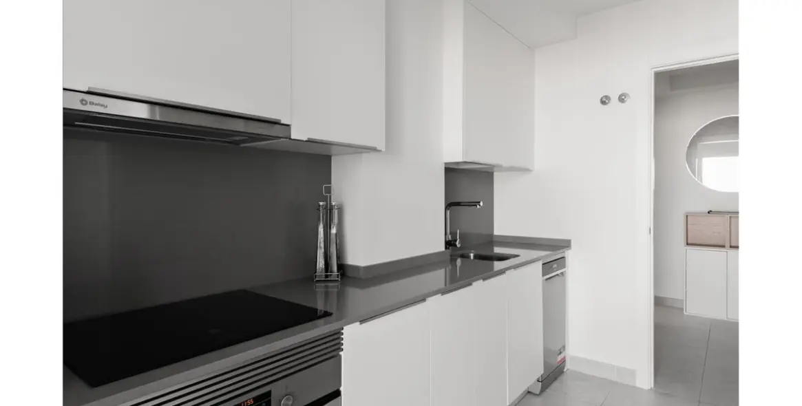 Продажа апартаментов на среднем этаже в Estepona 4