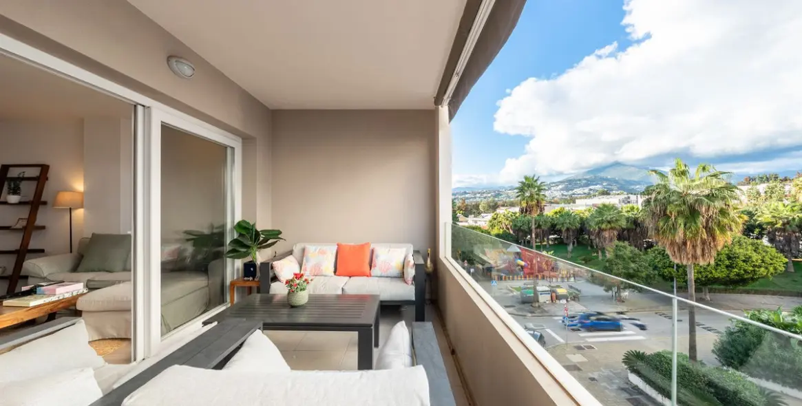 Sale of middle floor apartment in Nueva Andalucía 1