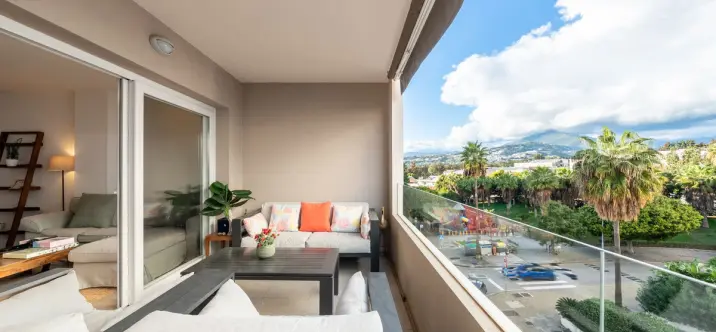 Sale of middle floor apartment in Nueva Andalucía 0