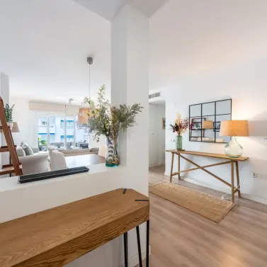 Sale of middle floor apartment in Nueva Andalucía
