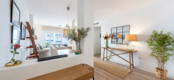 Sale of middle floor apartment in Nueva Andalucía 1