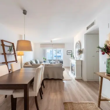 Sale of middle floor apartment in Nueva Andalucía