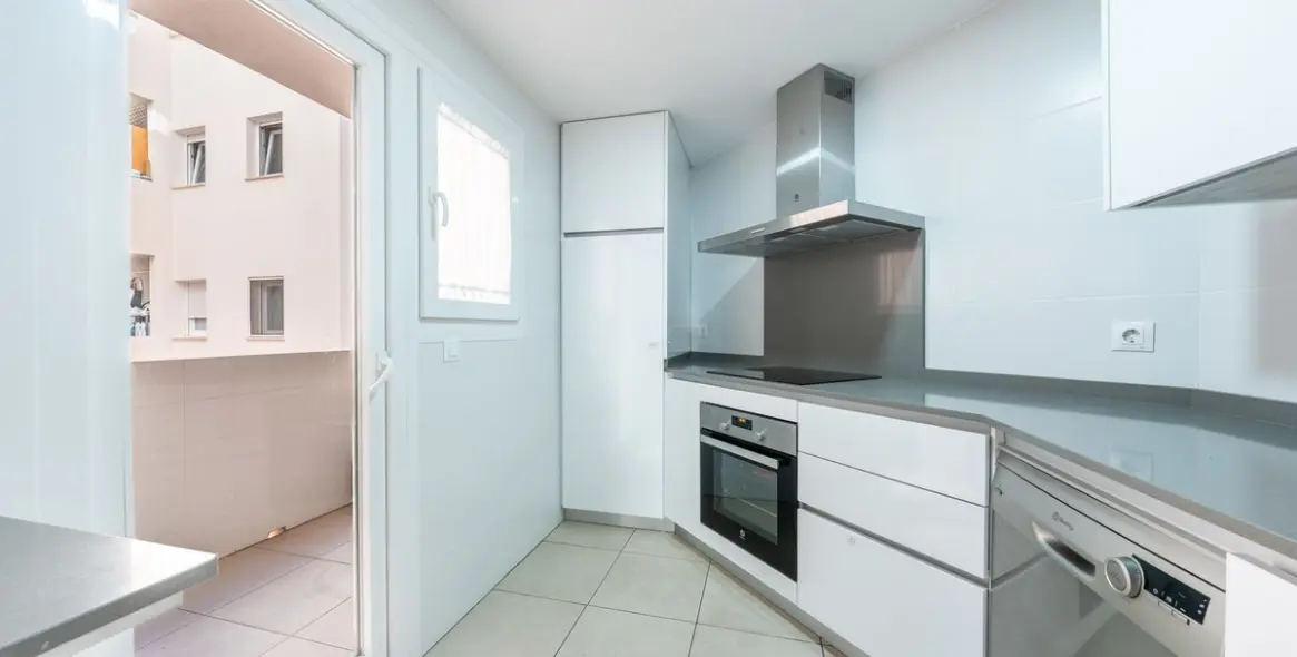 Sale of middle floor apartment in Nueva Andalucía 5