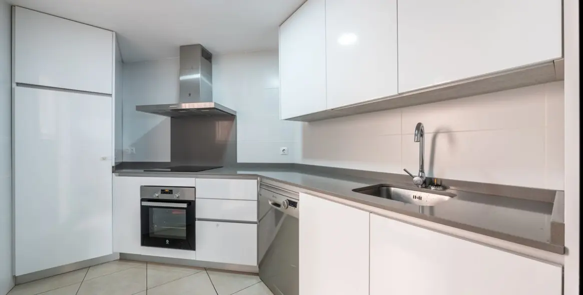 Sale of middle floor apartment in Nueva Andalucía 6