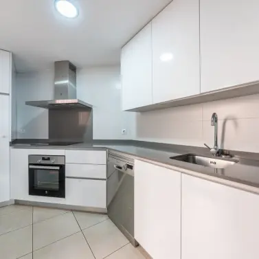 Sale of middle floor apartment in Nueva Andalucía