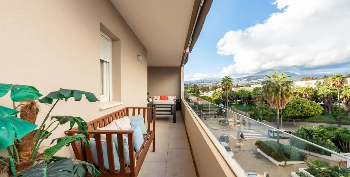 Sale of middle floor apartment in Nueva Andalucía 16