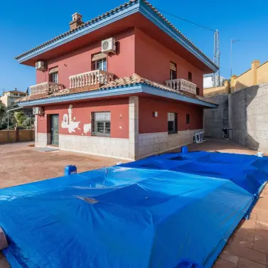 Sale of detached villa in El Hornillo