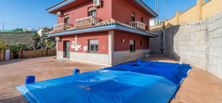 Sale of detached villa in El Hornillo 0