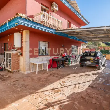 Sale of detached villa in El Hornillo