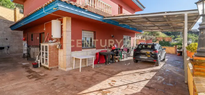 Sale of detached villa in El Hornillo 1