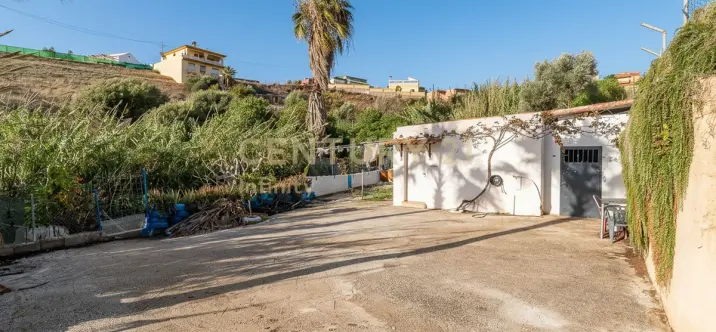 Sale of detached villa in El Hornillo 3