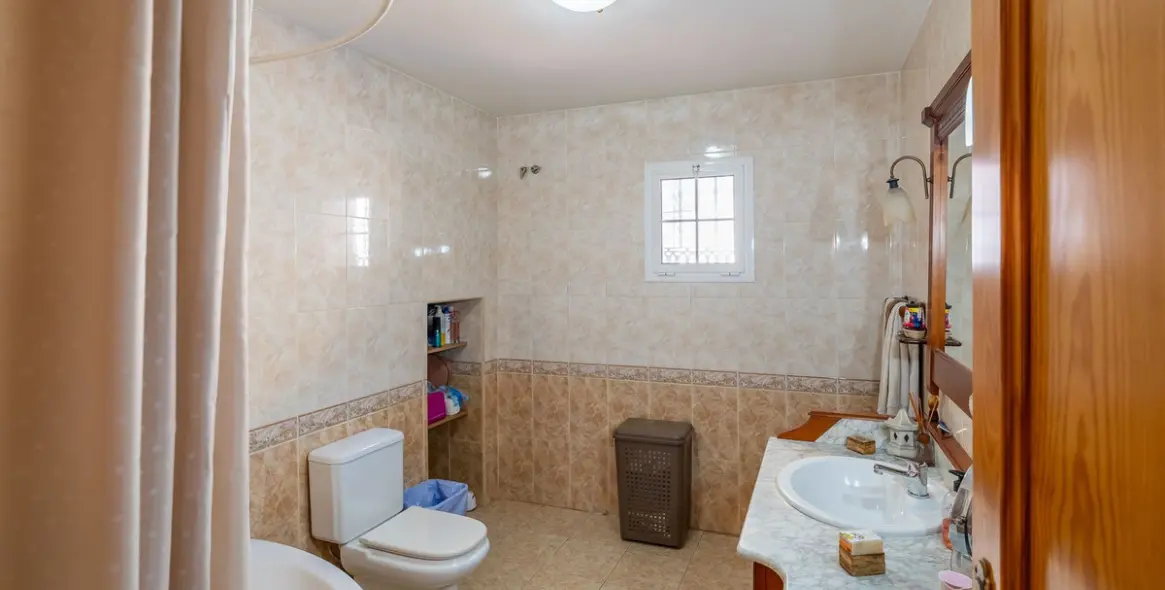 Sale of detached villa in El Hornillo 31