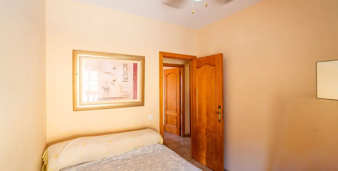 Sale of detached villa in El Hornillo 40