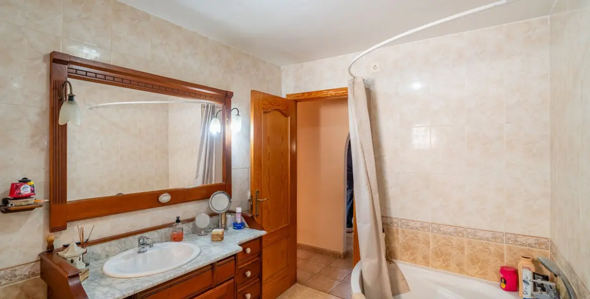 Sale of detached villa in El Hornillo 47