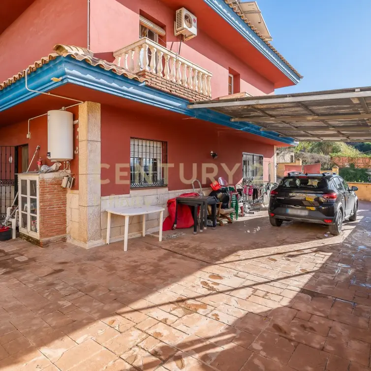 Sale of detached villa in El Hornillo